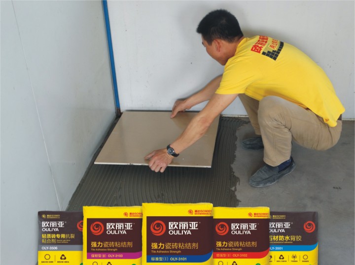 剛貼上的瓷磚，敲掉后背面光溜溜的